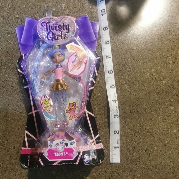 Twistys Girlz Girls Ebon E. Twisty Petz Pets Spin Master Series 2 Doll NWT New - Picture 10 of 16